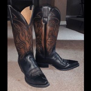 Worn once, perfect condition. Comfy and stylish western style boot.